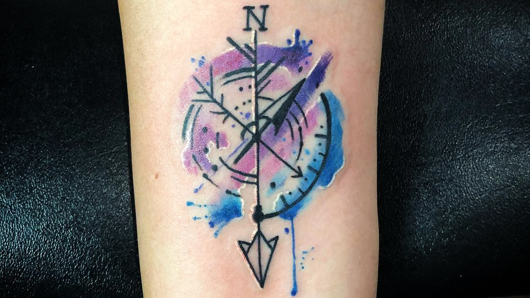 arrow with compass tattoo designs for men 0023