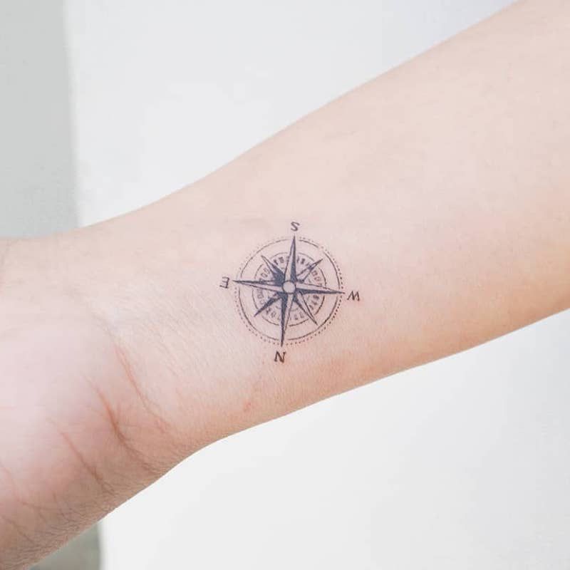 arrow with compass tattoo designs for men 0060