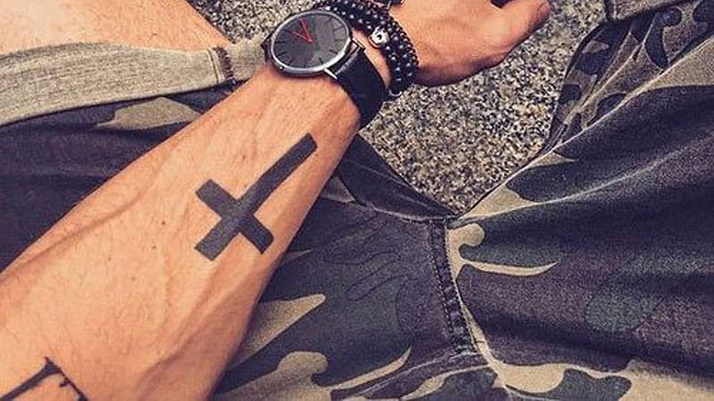 Cross tattoos for men on back 0051