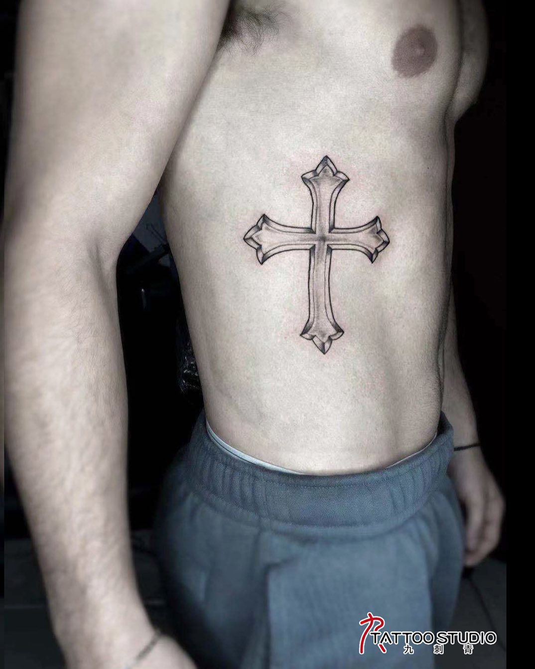 Cross tattoos for men on back 0053