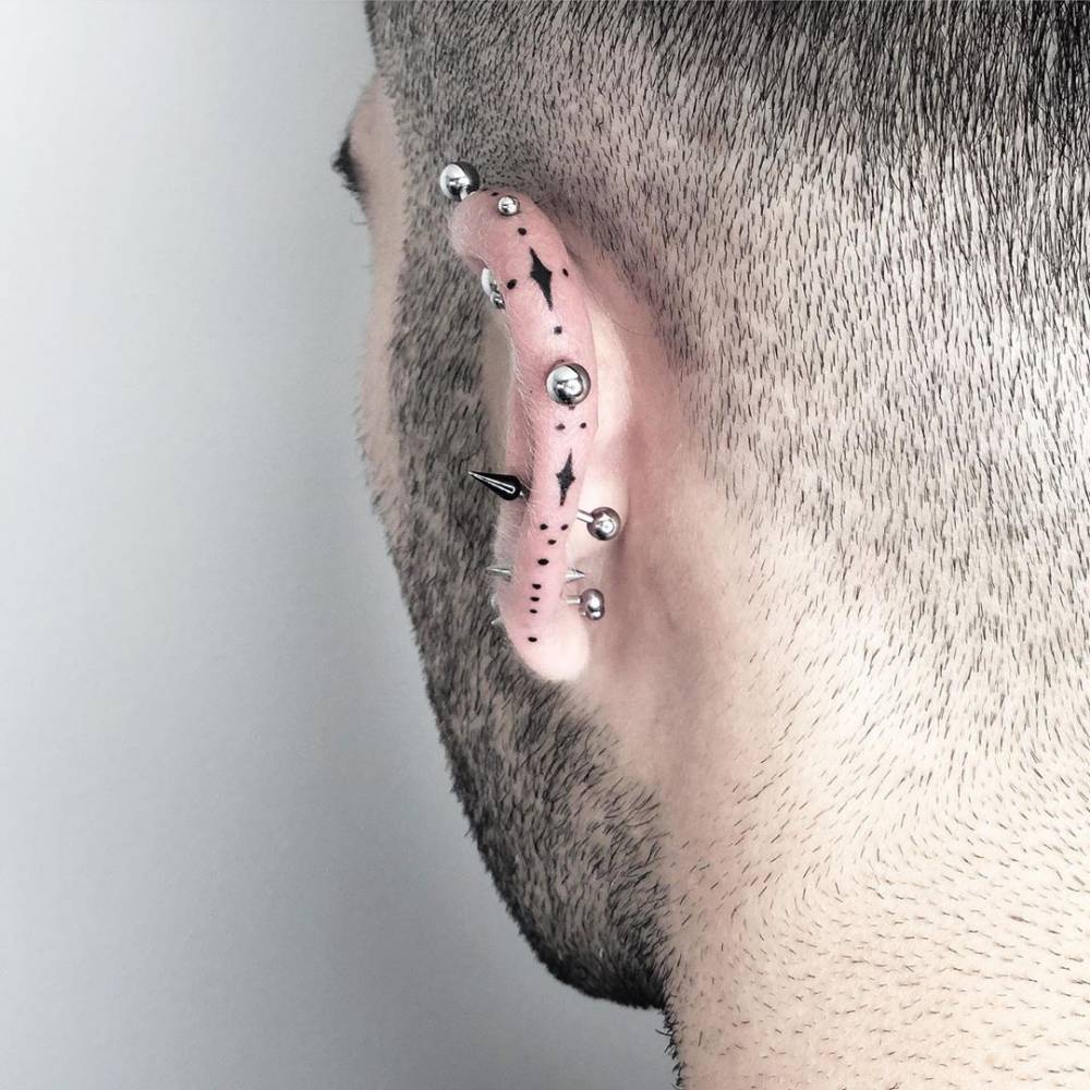 ear tattoos for men 0032