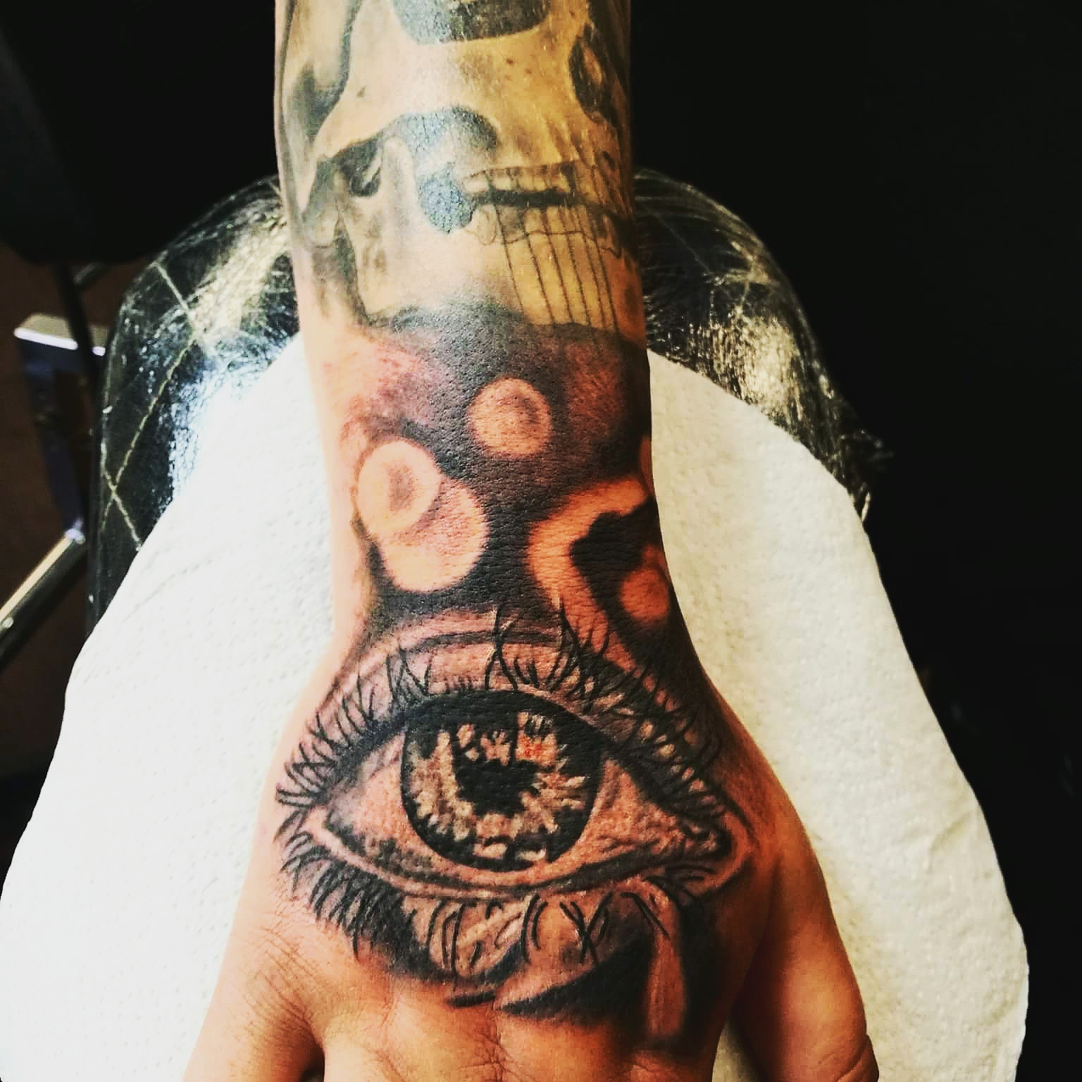 eye hand tattoos for men 0017