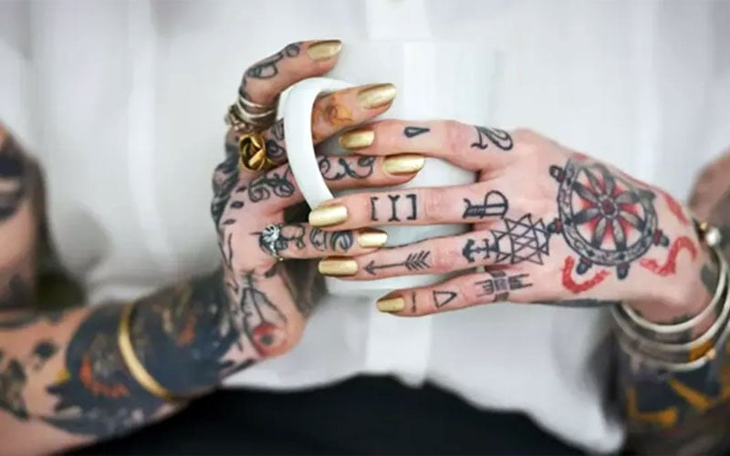 finger tattoos for men 0037