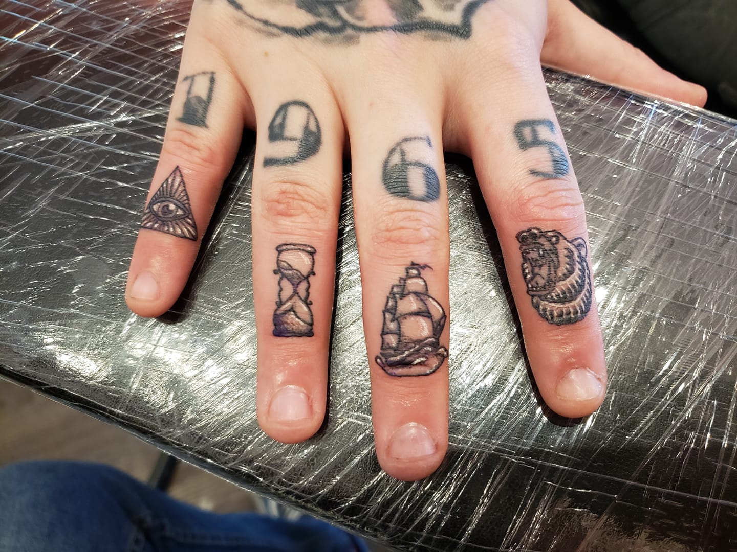 finger tattoos for men 0090