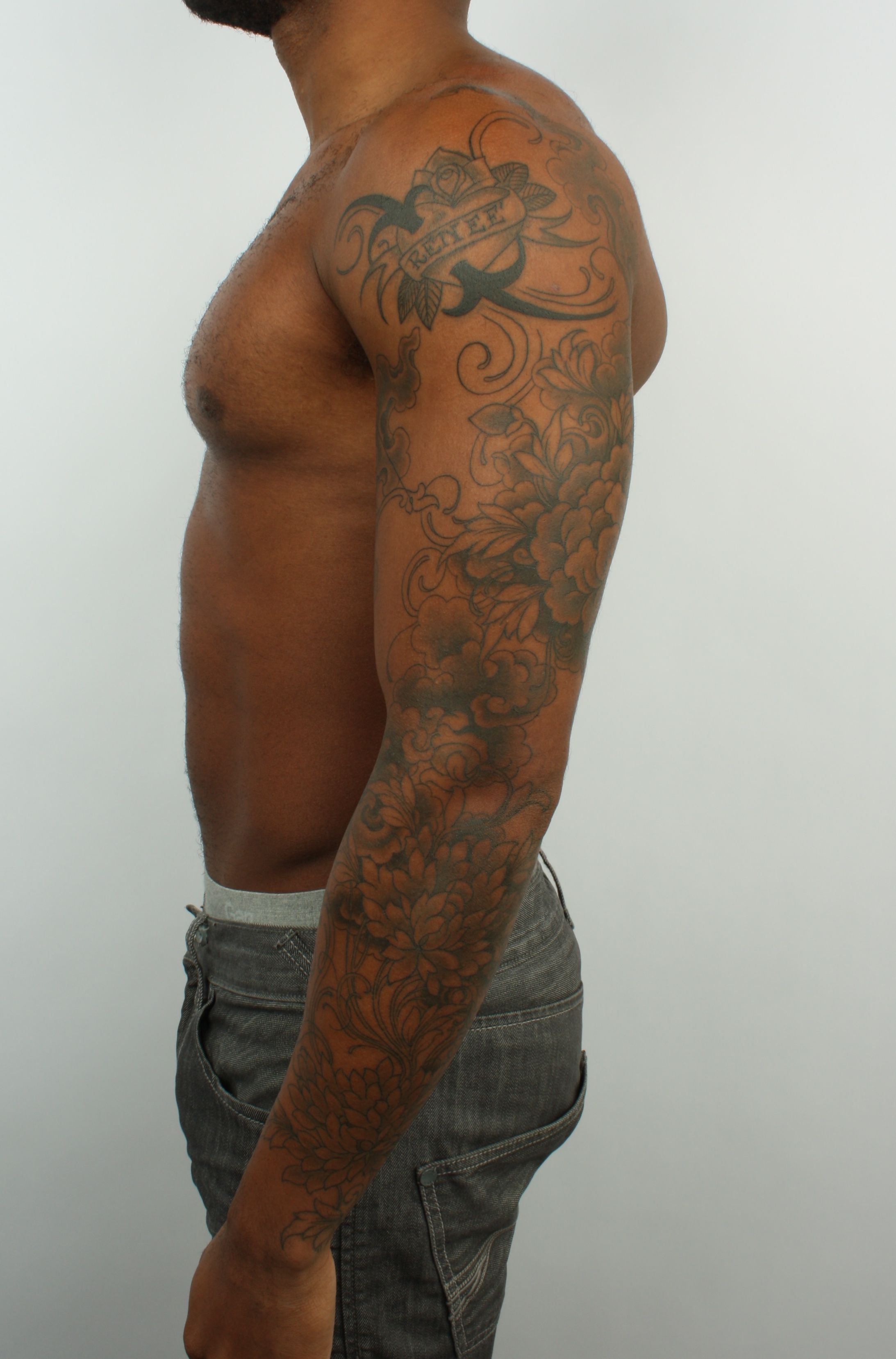 upper sleeve tattoo ideas for black men 0074