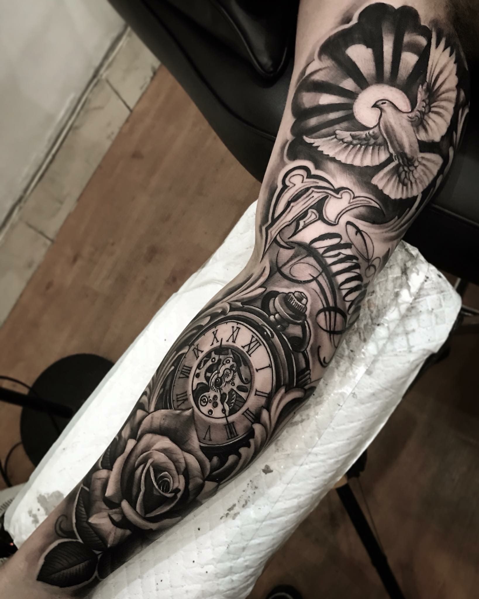 upper sleeve tattoo ideas for black men 0082