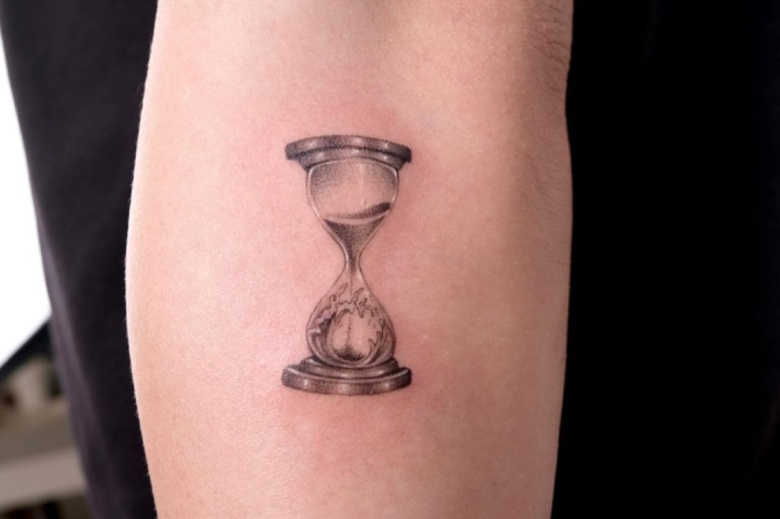 hourglass tattoos for men 0023