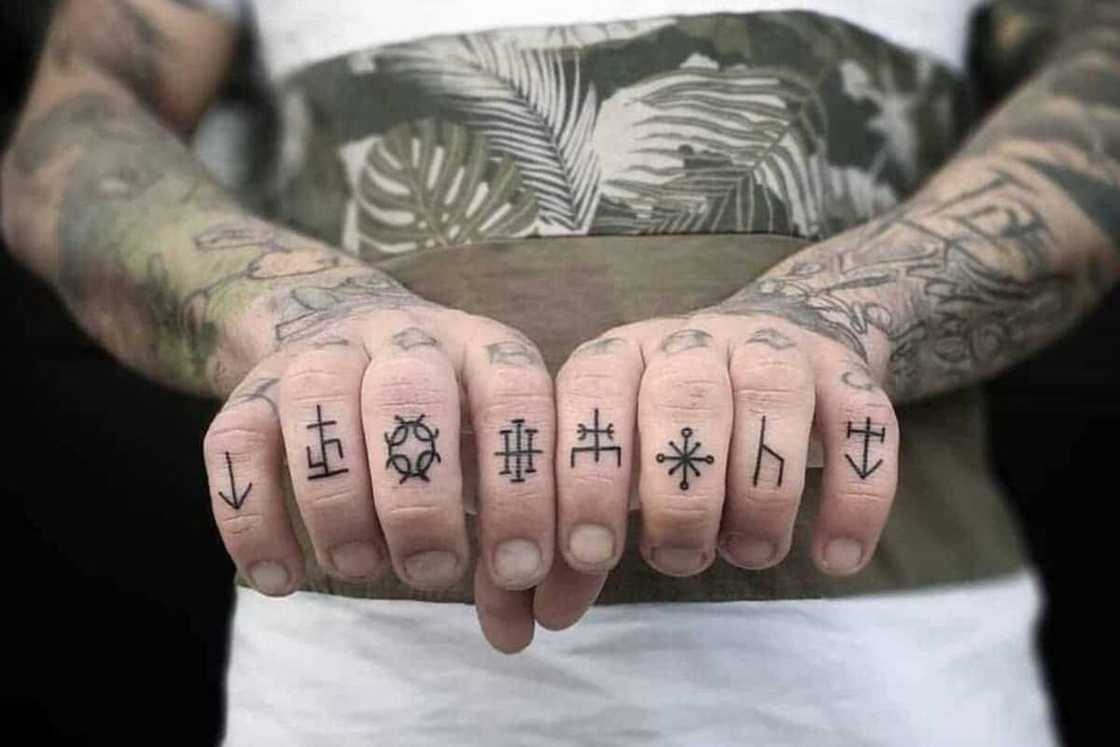 knuckle tattoos for men 0024