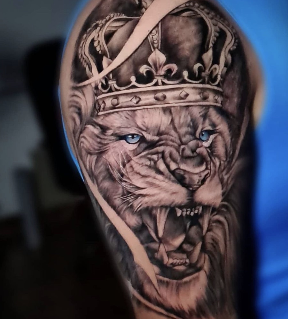 lion back tattoos for men 0010