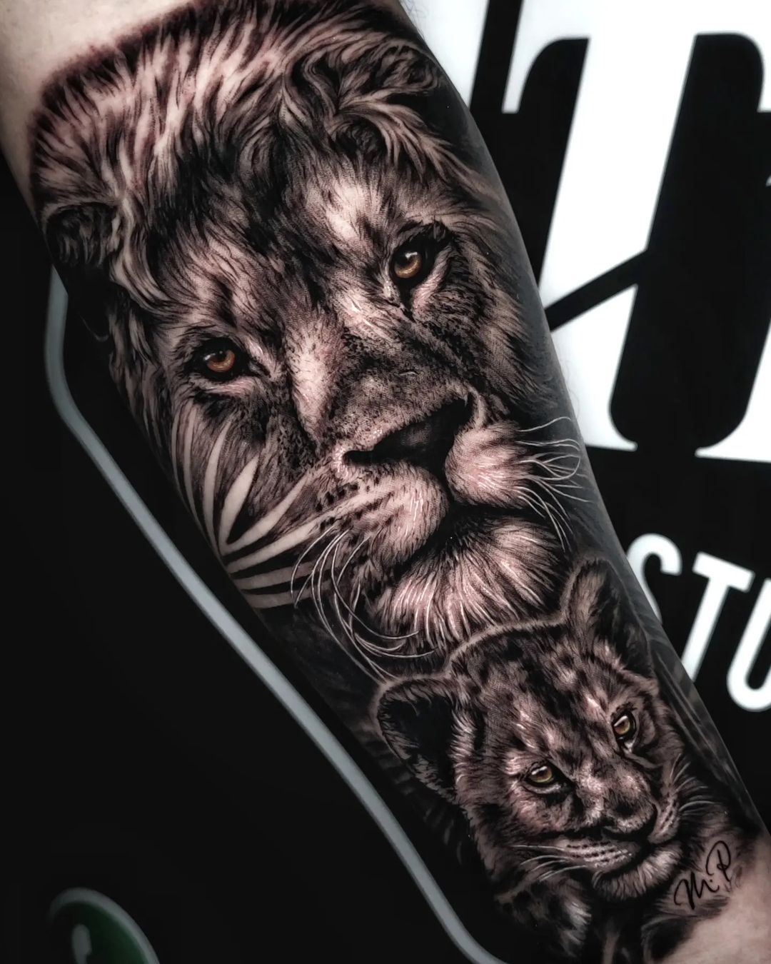 lion back tattoos for men 0015