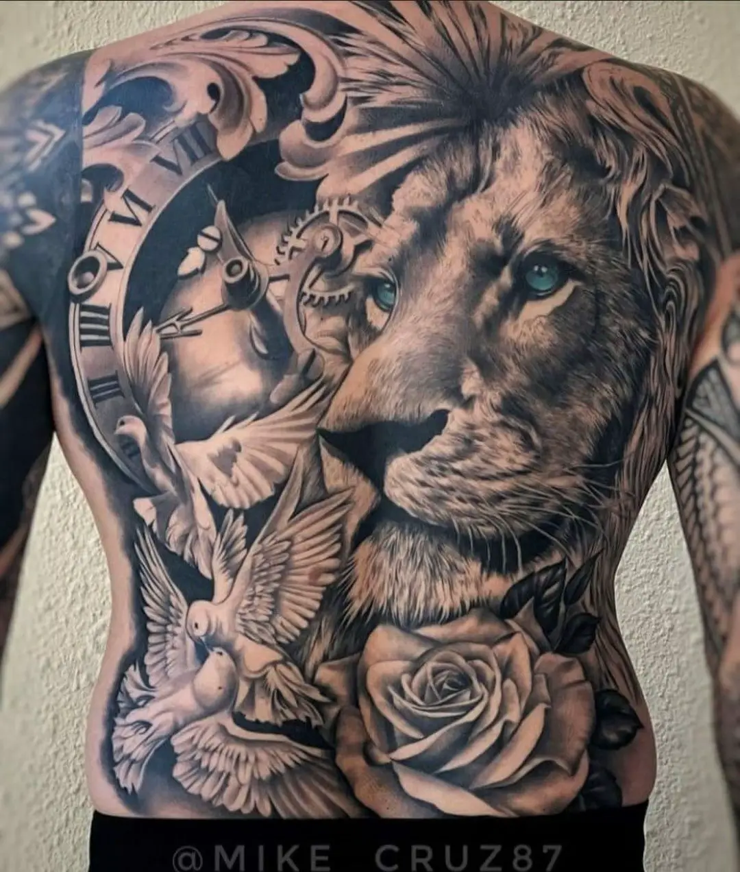 lion back tattoos for men 0047