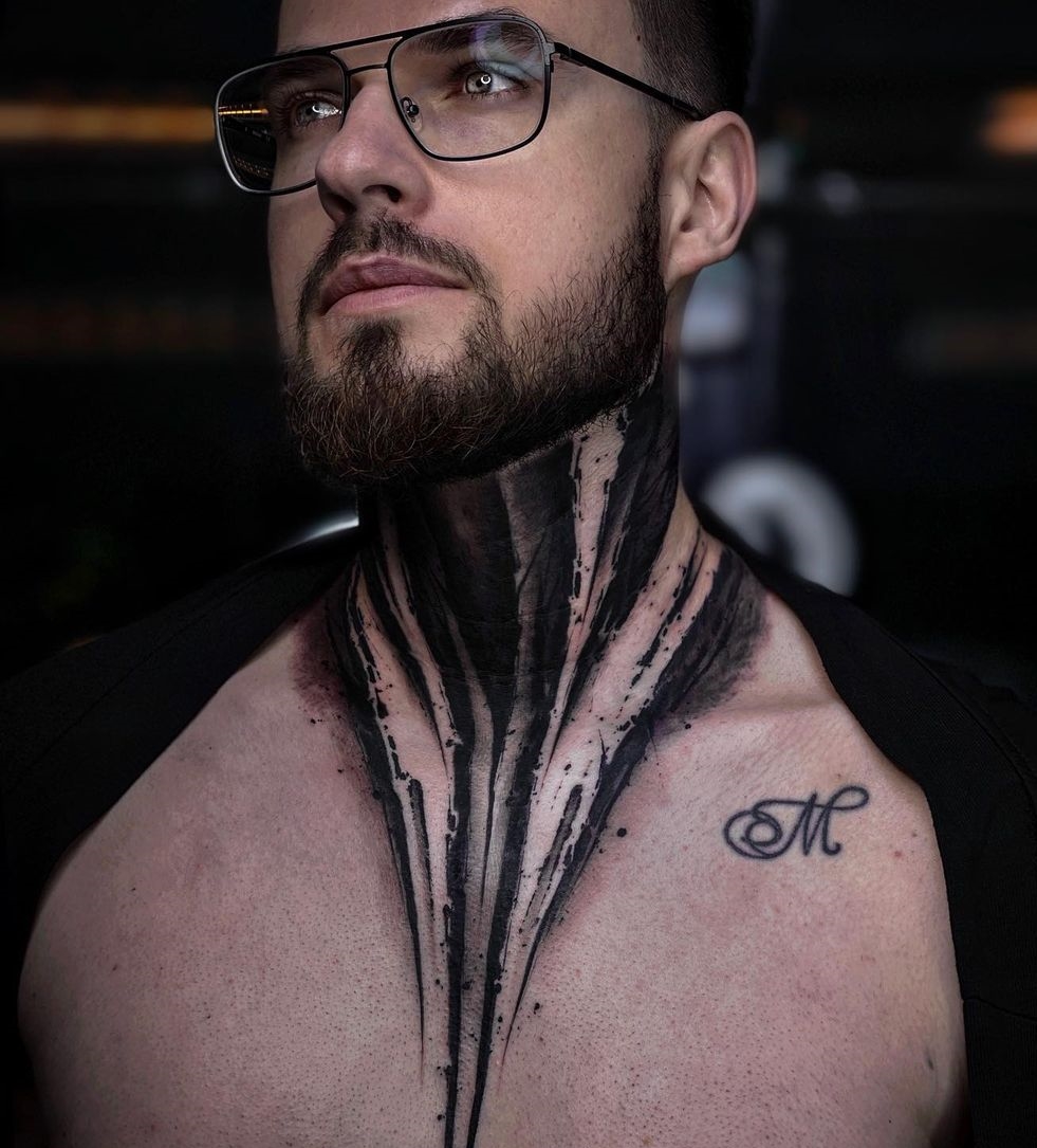 middle neck tattoos for men 0013