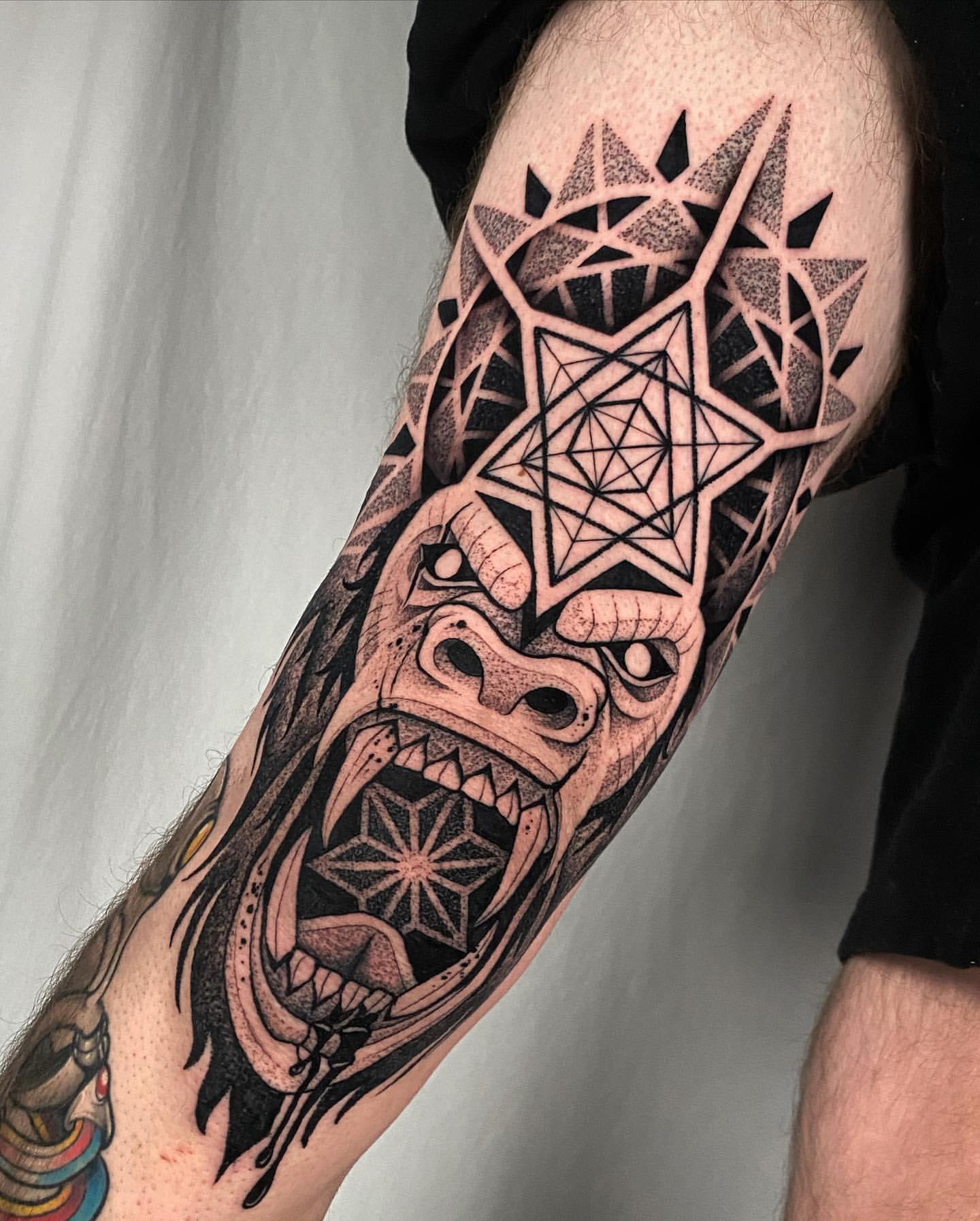 popular designs for knee tattoos for men