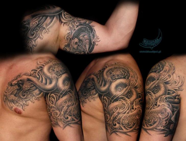 shoulder blade tattoos for men 0085