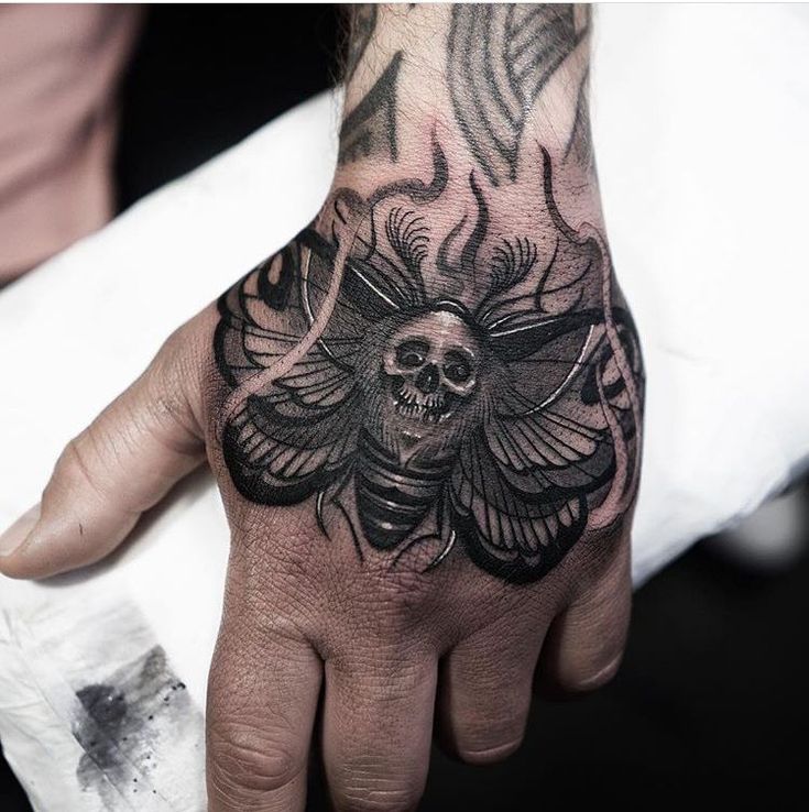 skull hand tattoos for men 0074