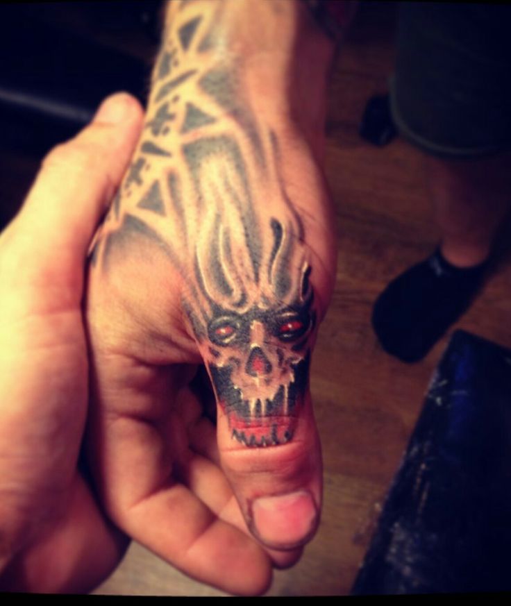 skull hand tattoos for men 0082