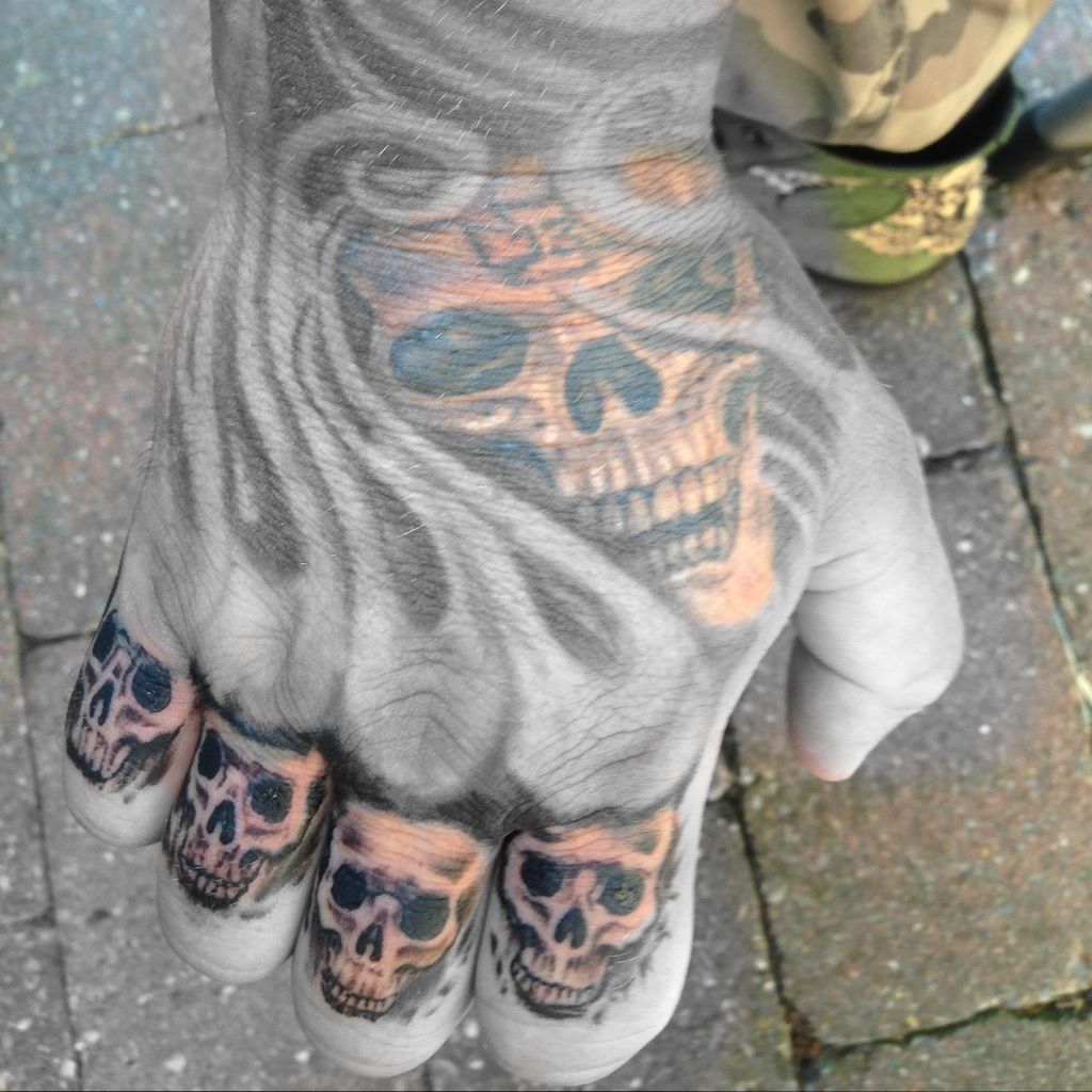 skull hand tattoos for men 0096