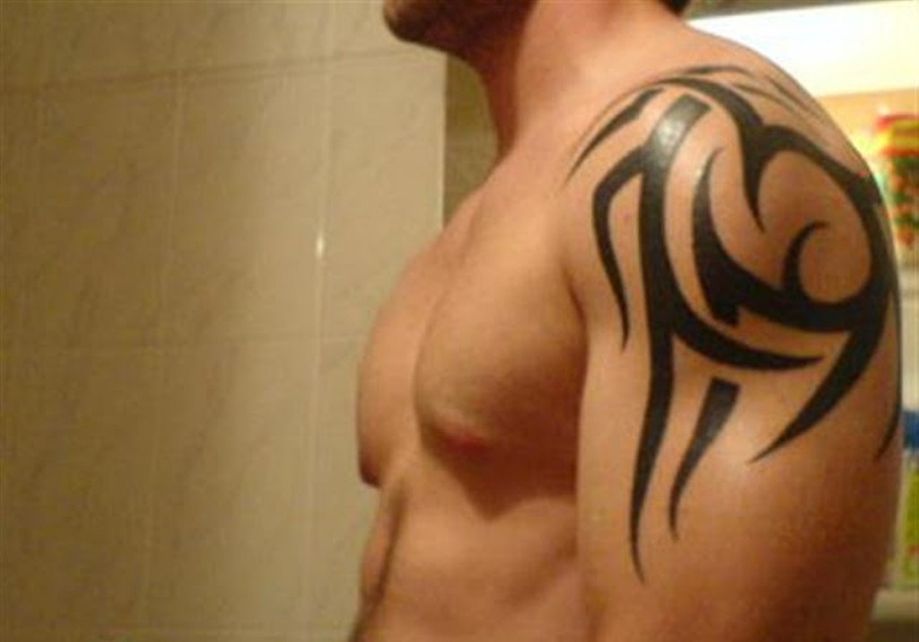 small tattoos for men on back 0083