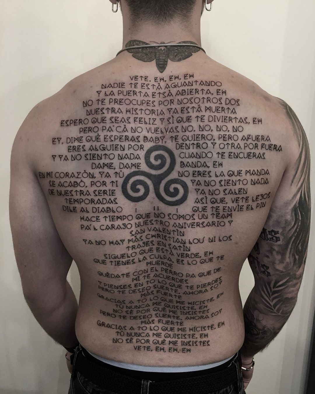 spine tattoos for men 0038