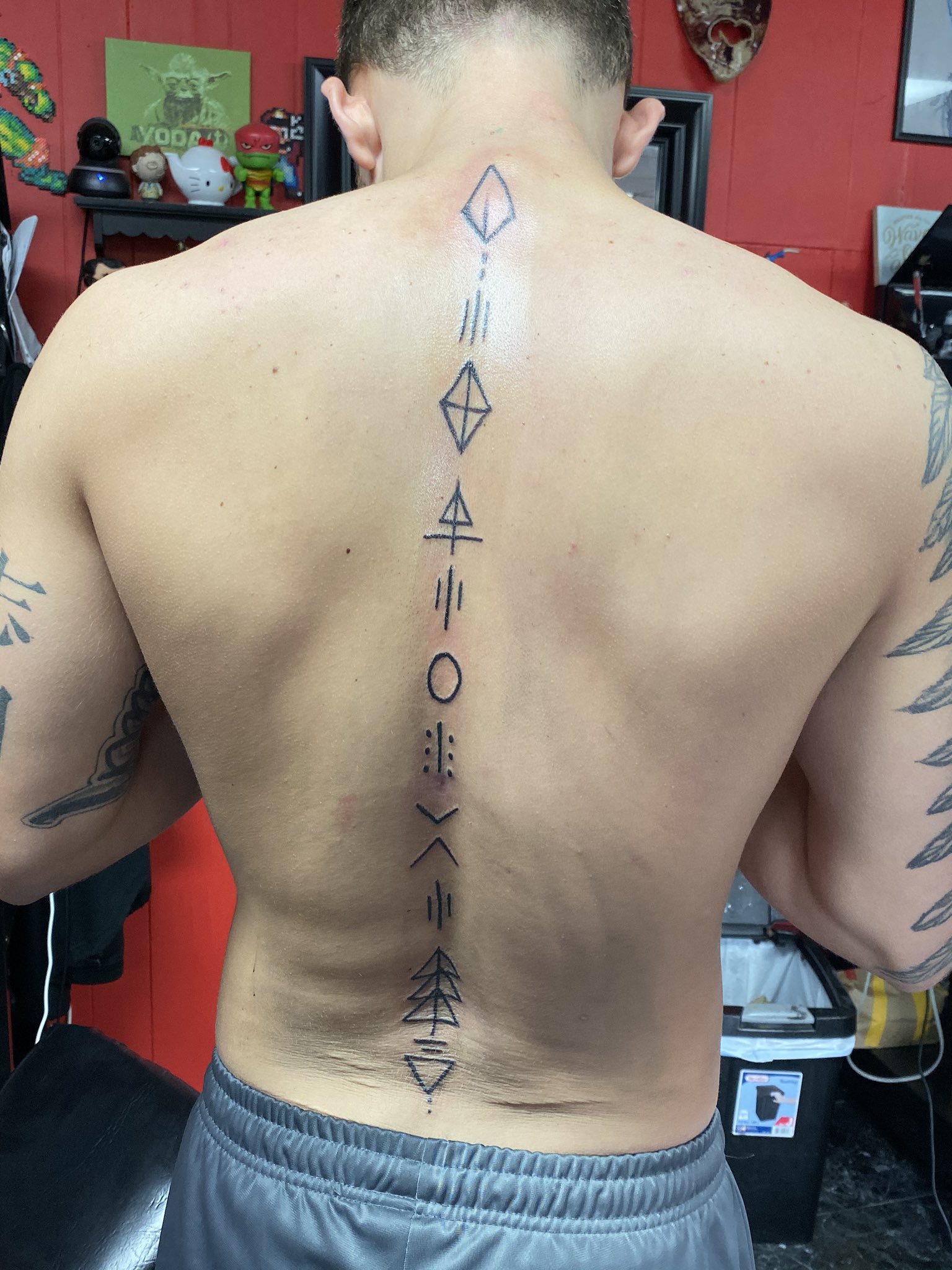 spine tattoos for men 0063