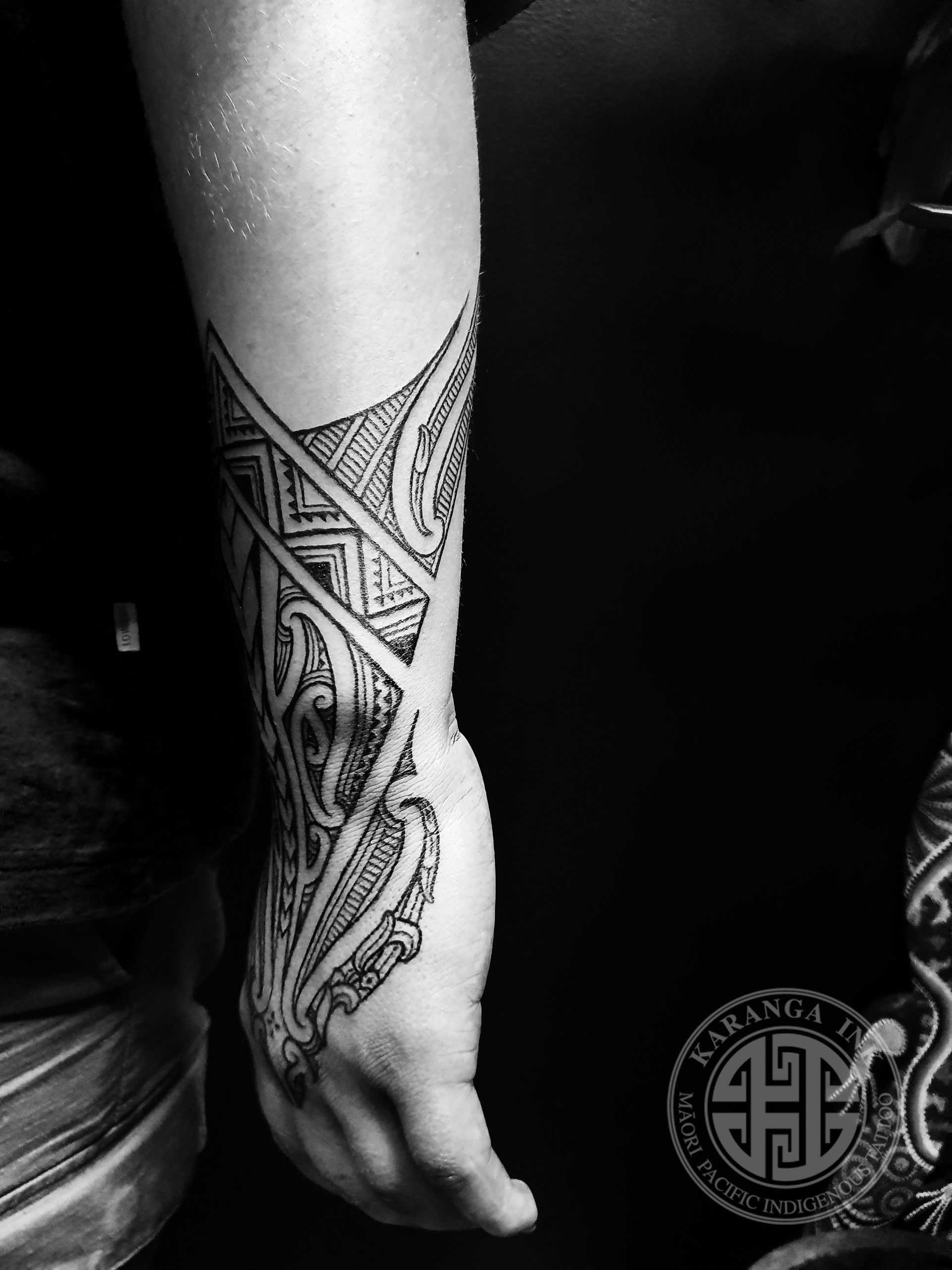 traditional hand tattoos for men 0046