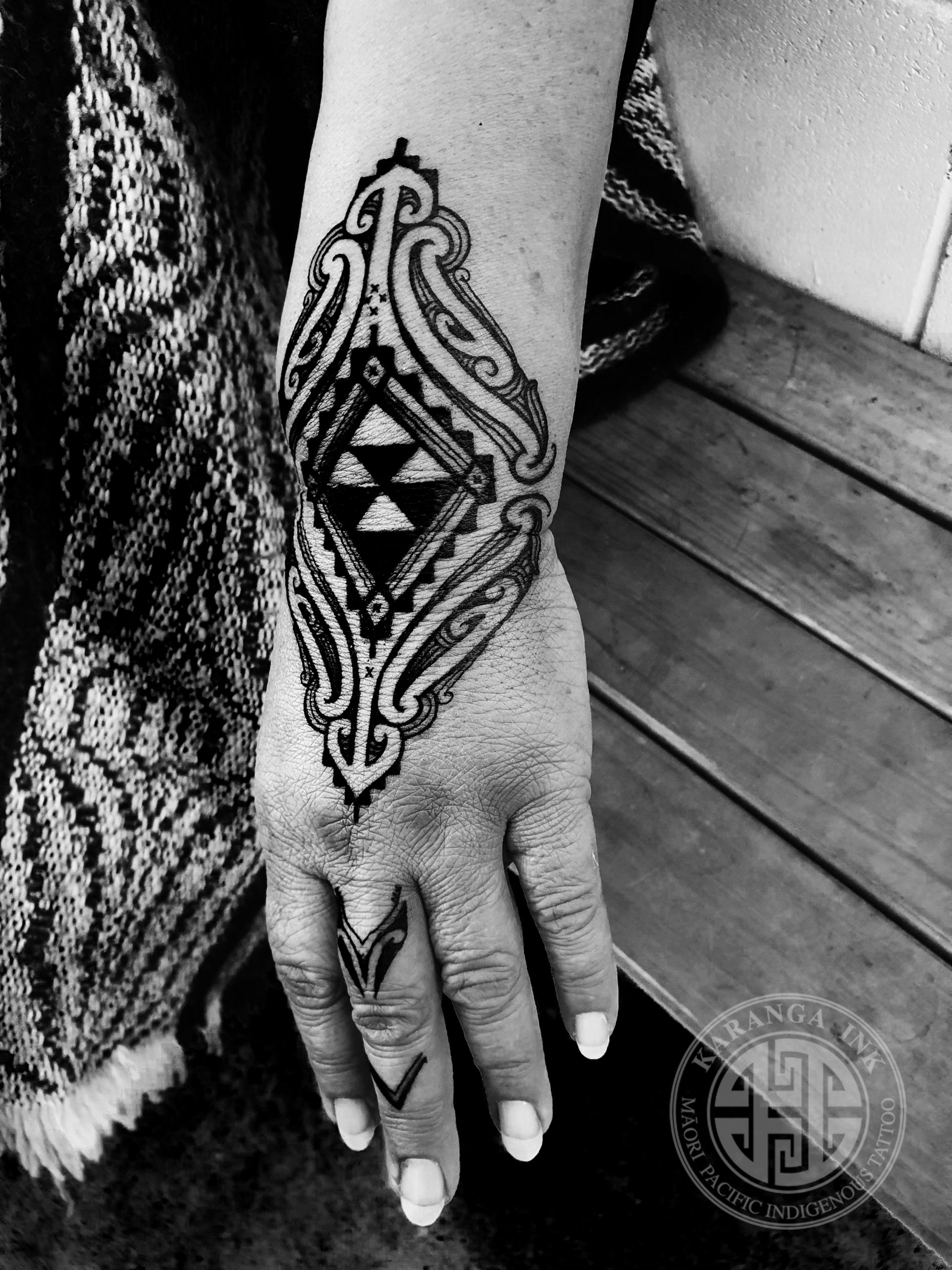 traditional hand tattoos for men 0075