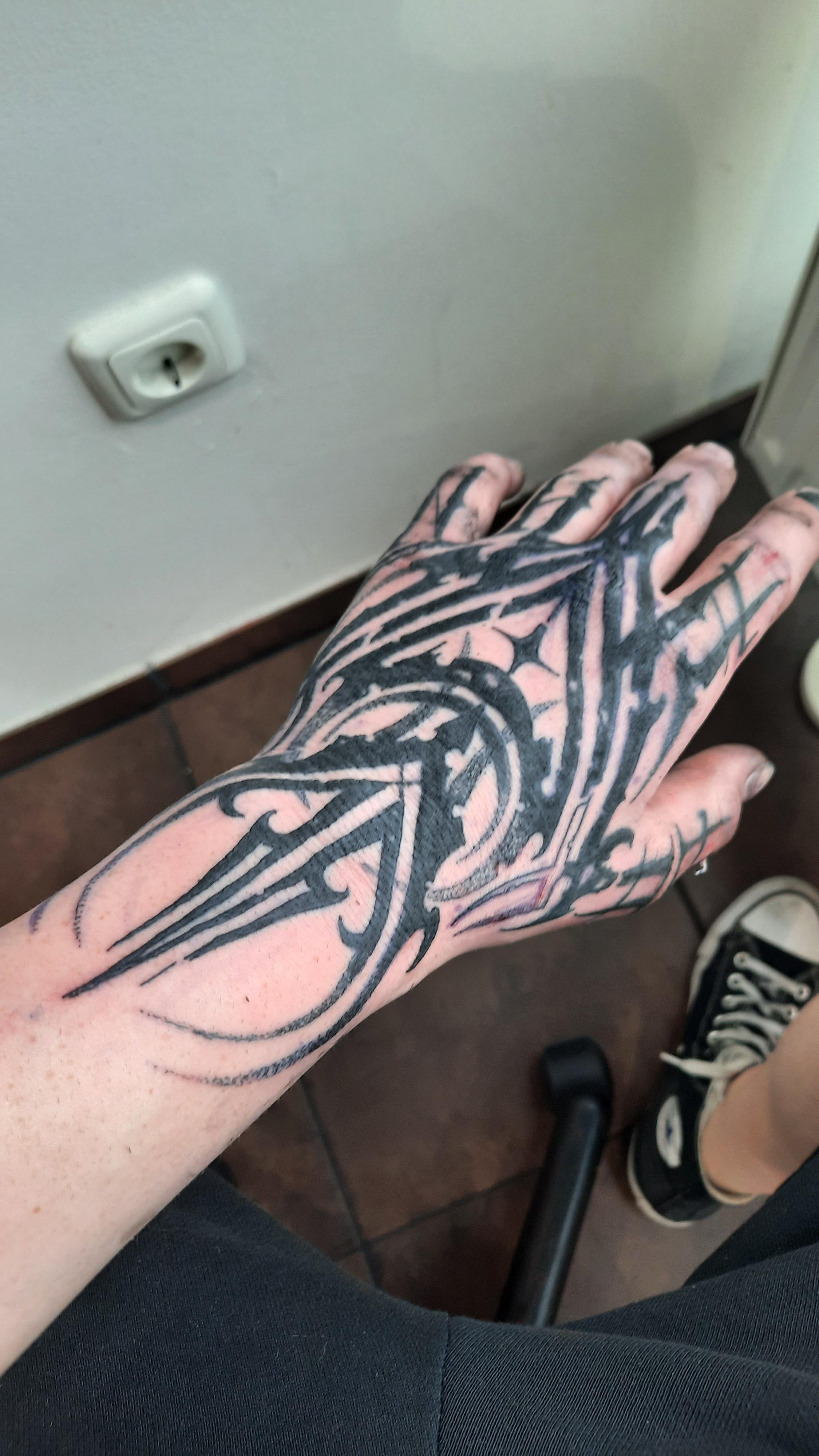 tribal hand tattoos for men 0018