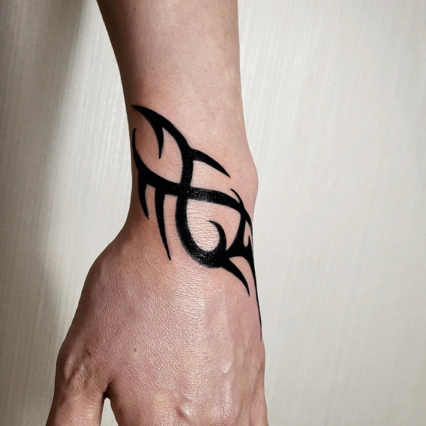 unique tribal hand tattoos for men