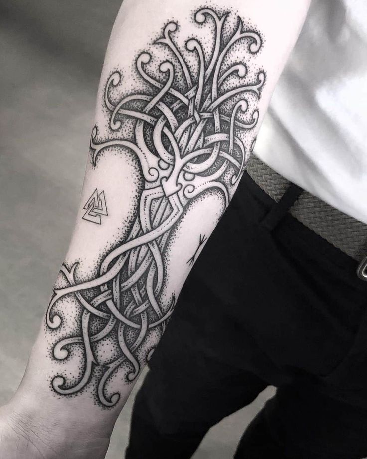 Elegant celtic sleeve tattoos for men that showcase your unique style and heritage