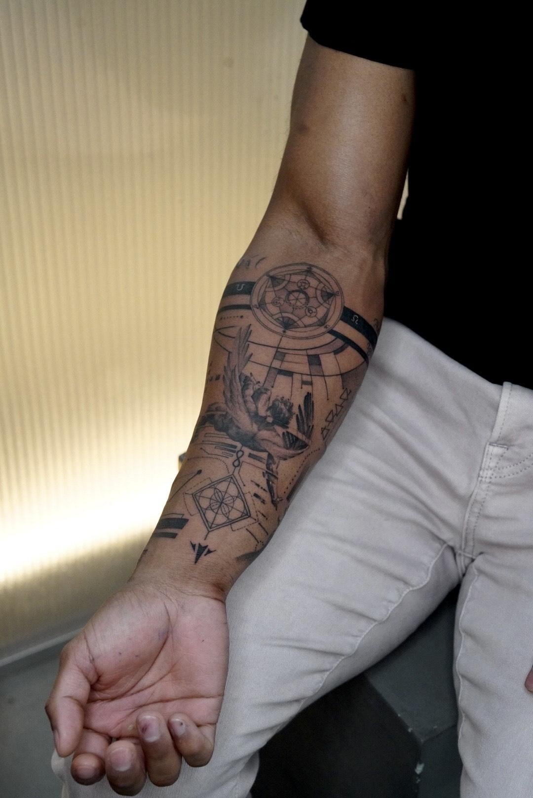 Inspiring half sleeve tattoos for men that showcase artistic expression and individuality